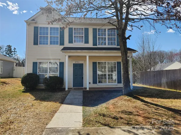 2706 Blackberry Ridge Ln, Charlotte, NC 28208