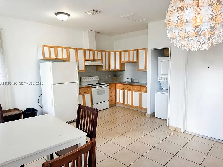 404 NE 27th St #12A — Photo 2