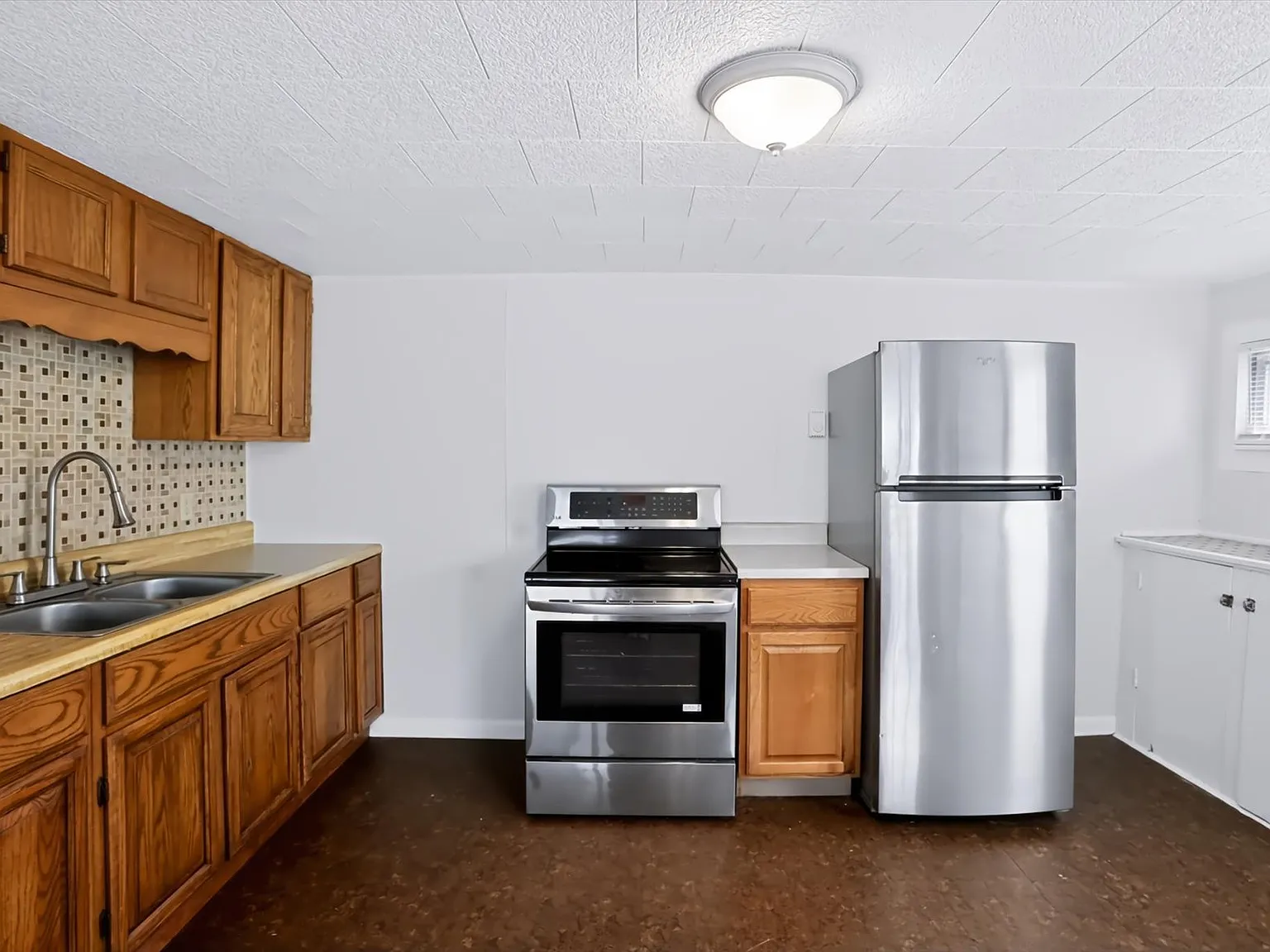 1 bed, 1.5 bath, 1080 sqft, $975 — Photo 4