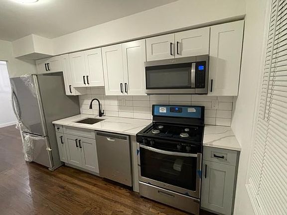 2nd image of 25 Evelyn Ct Floor 2