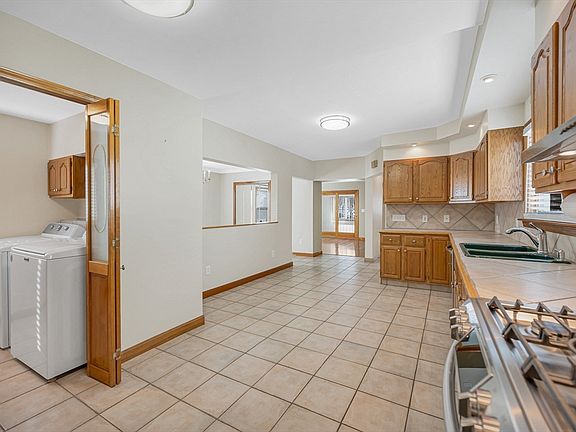 4th image of 43 Granville Ave