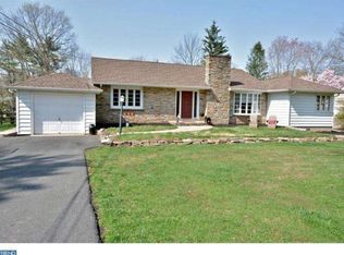 7 Maple Ln, Pennington, NJ 08534