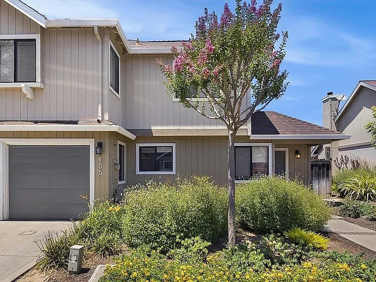 405 Creekside Ln — Photo 1