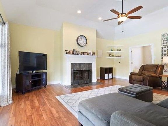 2nd image of 112 Charles Ct