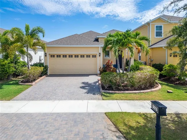 303 Blackrock Ln, Apollo Beach, FL 33572