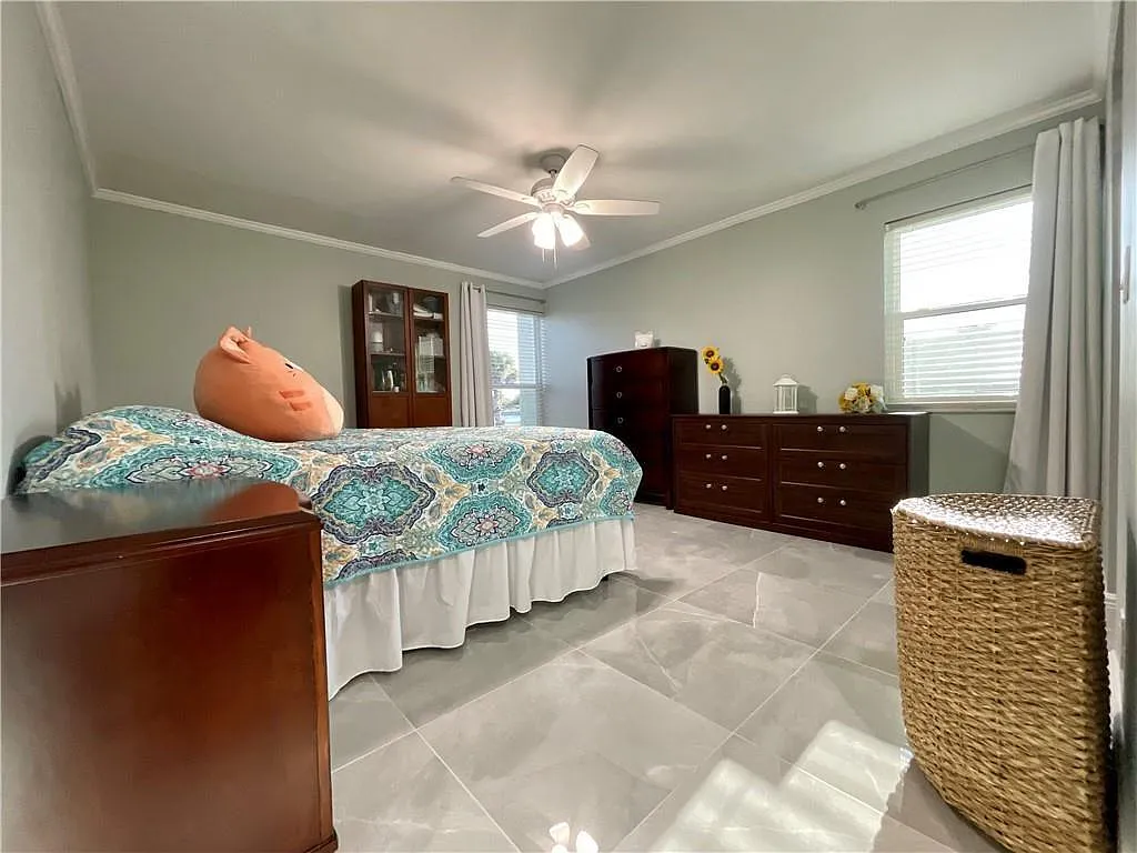 2 bed, 1150 sqft, $2,200 — Photo 3