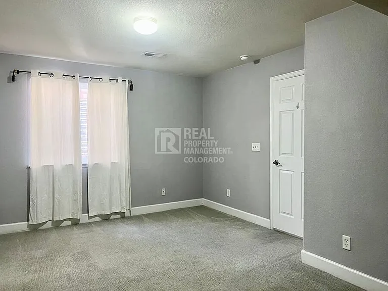 1316 S Duquesne Cir — Photo 17