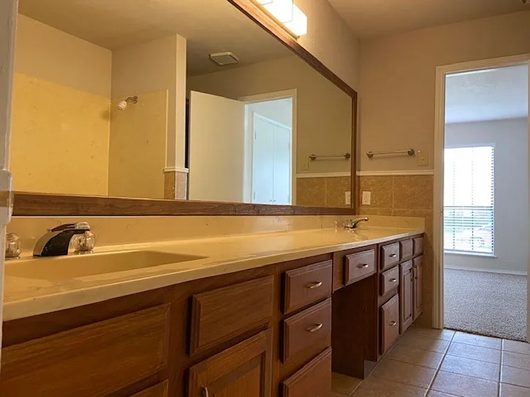 2303 Markland St — Photo 34