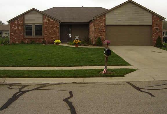 2nd image of 380 N Primrose Ln