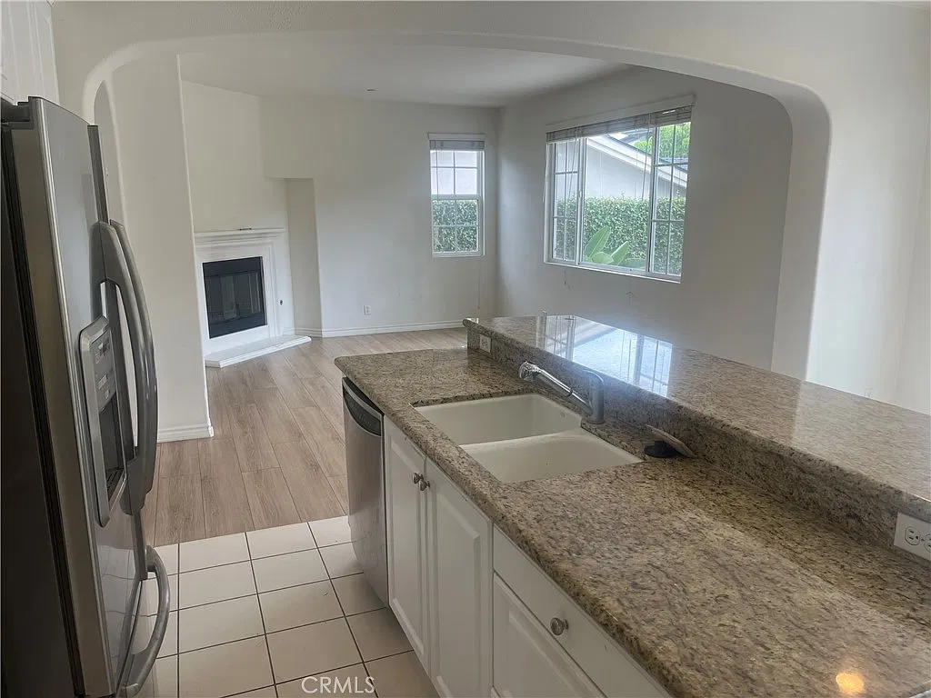 4 bed, 3.5 bath, 2575 sqft, $6,950 — Photo 4