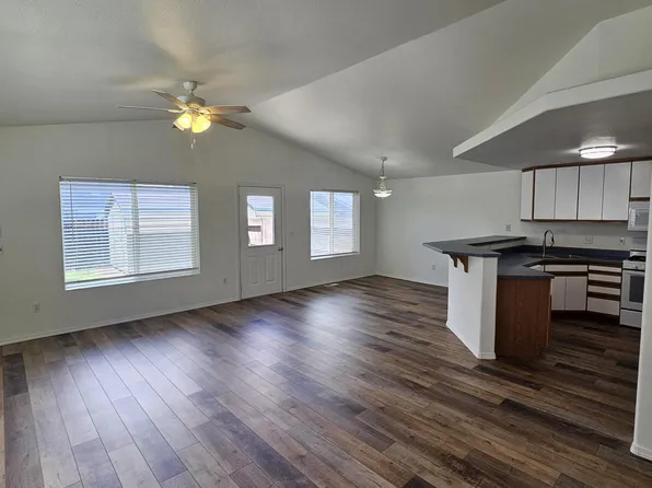 569 NE Negus Loop, Redmond, OR 97756