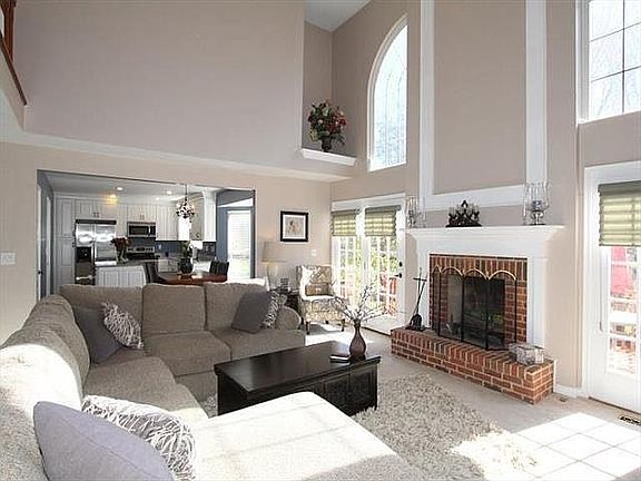 4th image of 8542 Woodcreek Drive