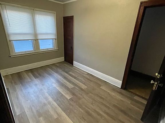 2nd image of 3421-3423 W Clybourn St #3423B