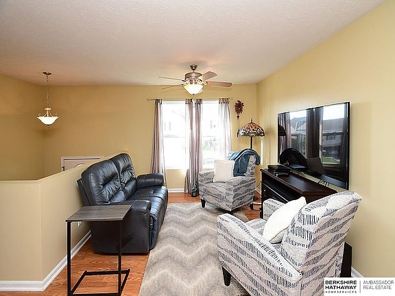 3rd image of 15712 Cottonwood St