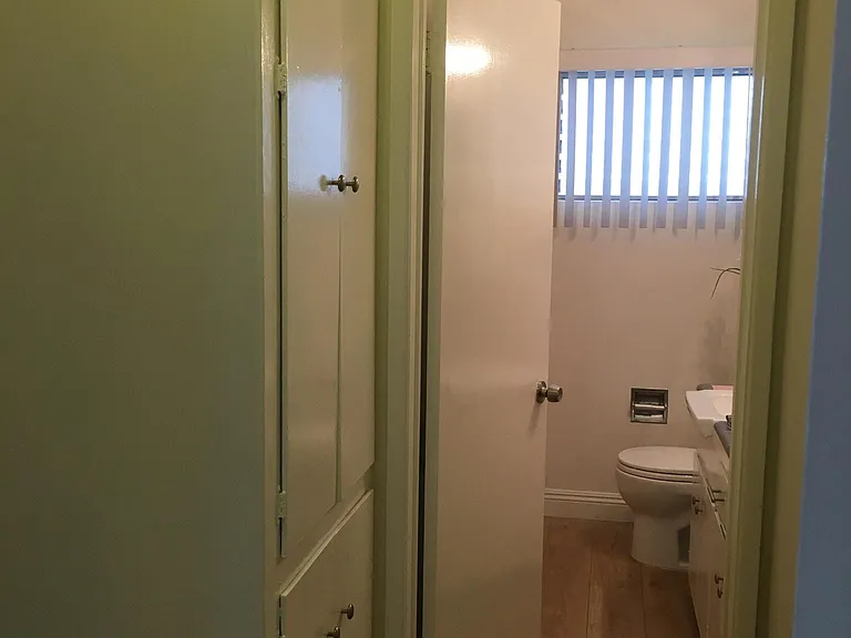 122 N Wetherly Dr #5 — Photo 24