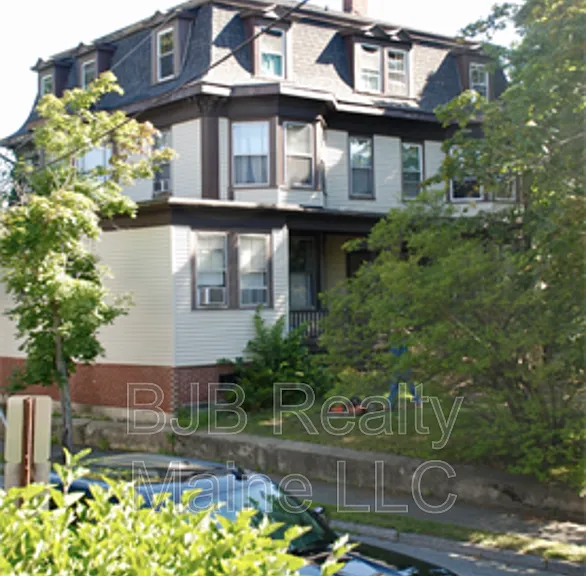 221 Woodford St #3 — Photo 8