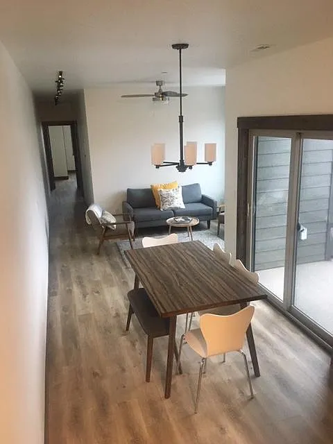 2 bed, 886 sqft, $1,950 — Photo 2