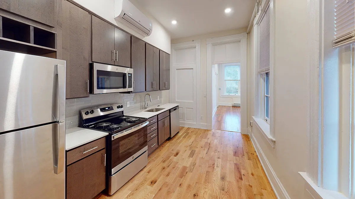Floor plan 555 E 13th St 301