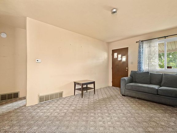 4th image of 412 E Edgar Ave