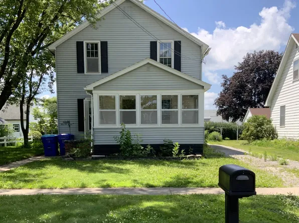 307 7th Ave NW, Independence, IA 50644