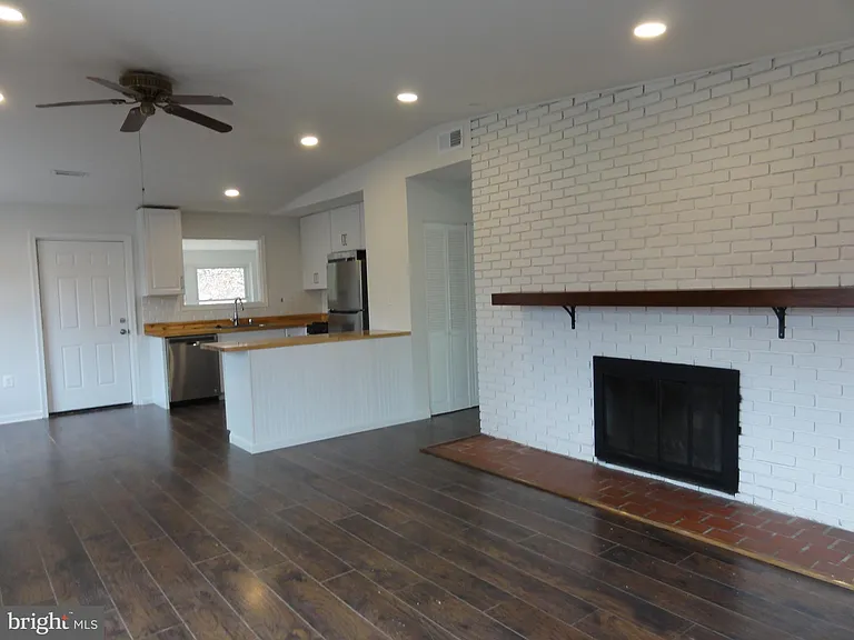 7029 Woodley Ln — Photo 8