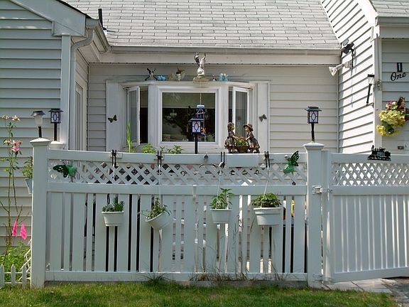 FENCED PATIO AREA 