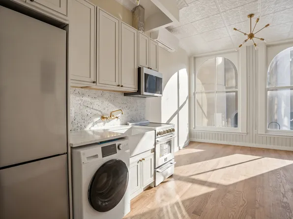 63 Nassau Street image 1 of 8