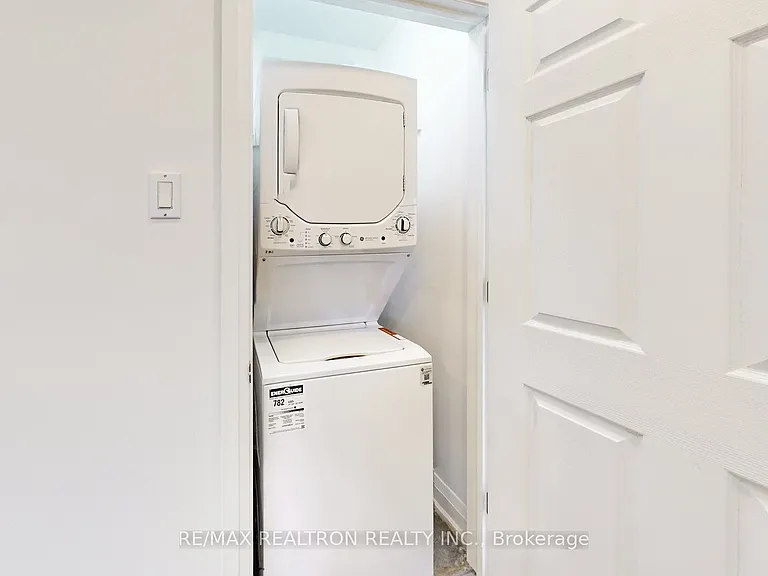 24 Fenelon Dr — Photo 39