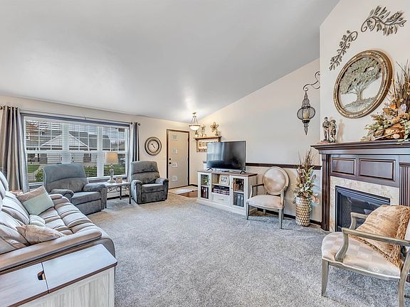 4th image of 605 Pebblestone Cir