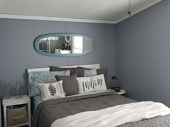 Spacious guest room