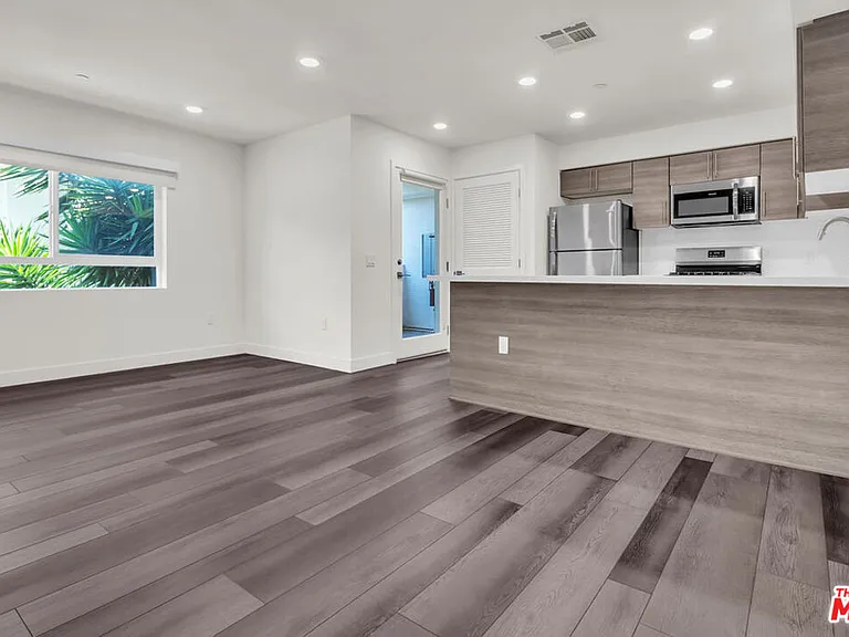 3667 Mentone Ave #4 — Photo 3