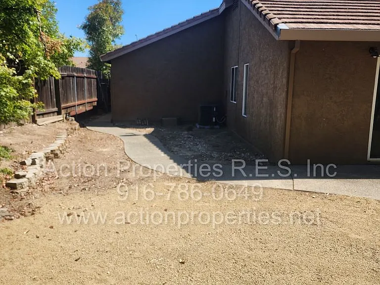 1057 Shenencock Way — Photo 32