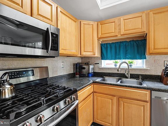 4th image of 325 Jefferson Ave