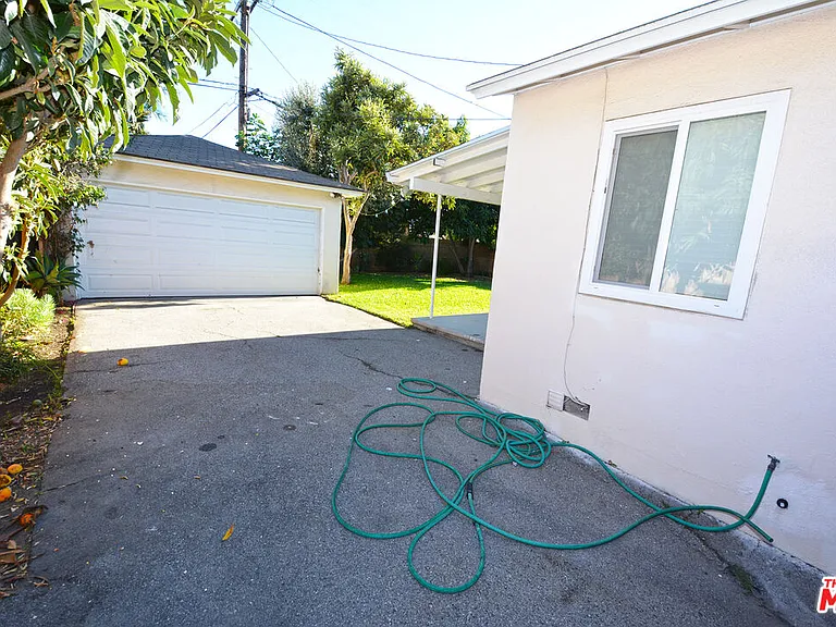 12944 Haynes St — Photo 39