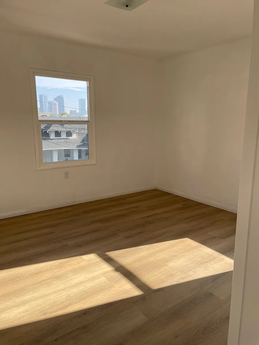 Building Photo - 2300 W Ocean View Ave #3