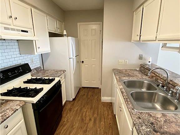 4th image of 1015 Hyridge St