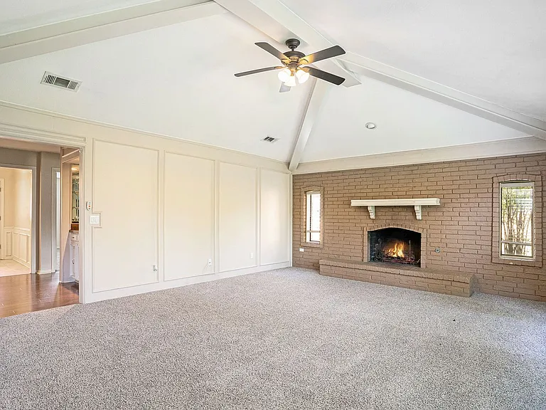 802 Pebblebrook Dr — Photo 3