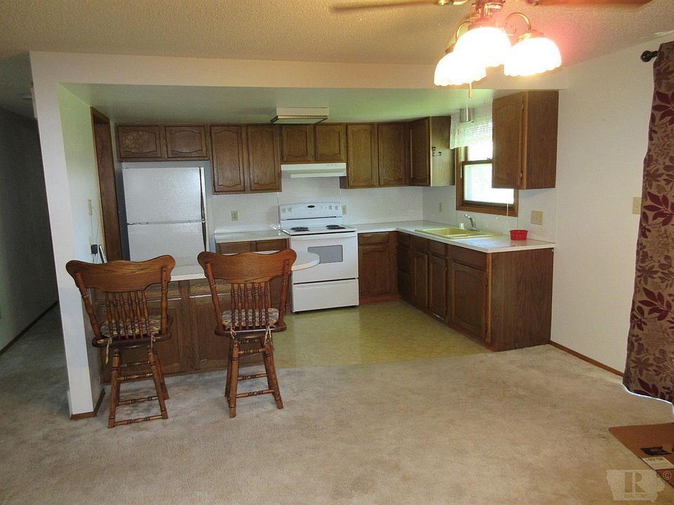 2nd image of 402 6th Ave W