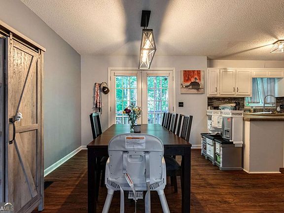 4th image of 442 River Chase Dr