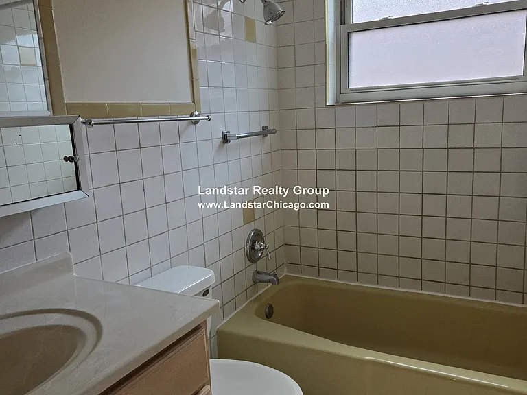 5339 W Addison St #2 — Photo 8