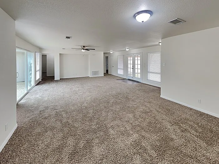 2405 Avenue G — Photo 6