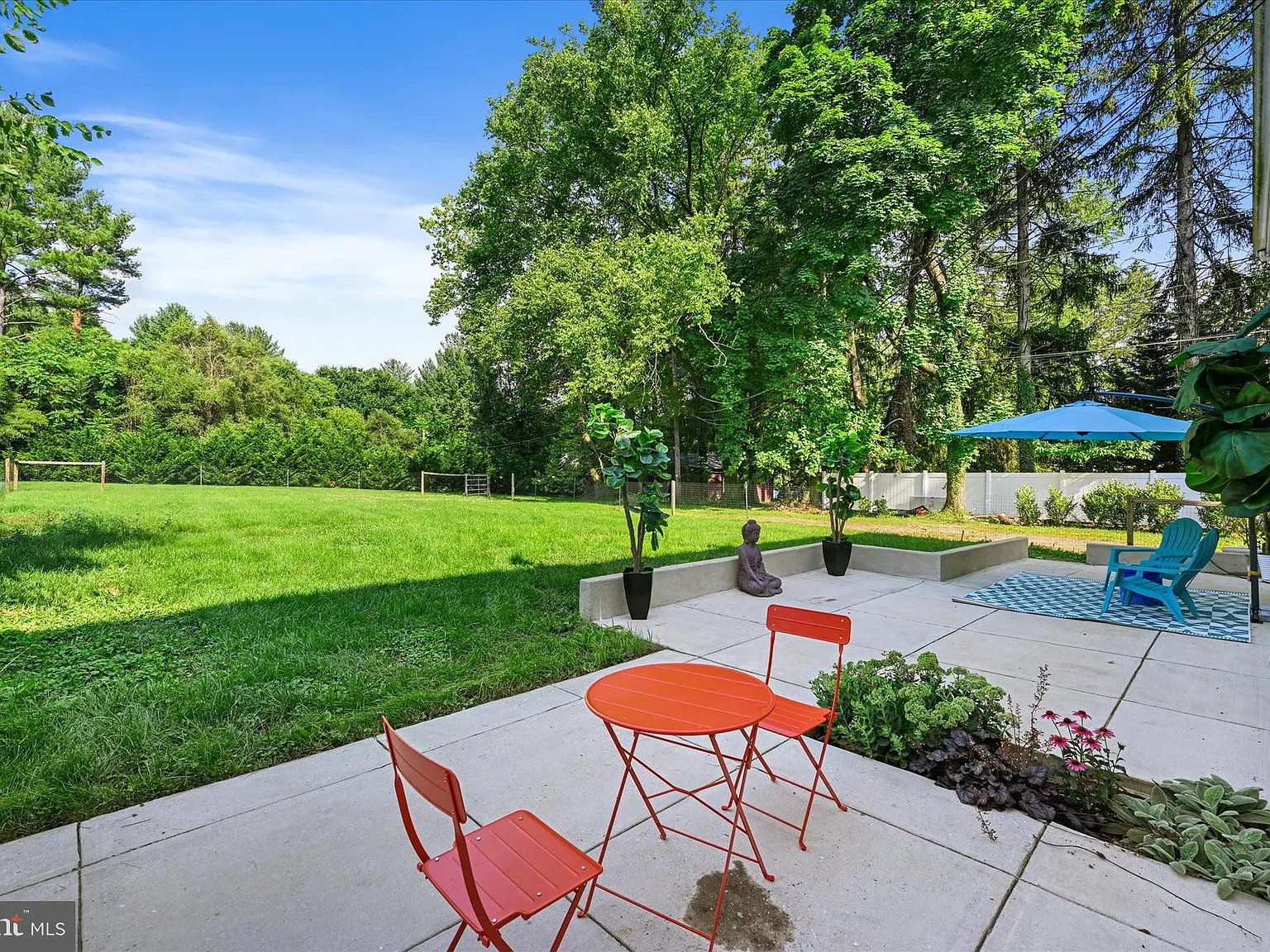 6 bed, 6.0 bath, 4800 sqft, $9,900 — Photo 4