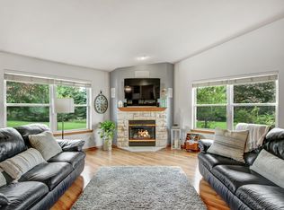 N15W29992 Brookstone Cir, Pewaukee, WI 53072