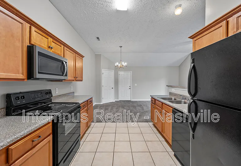 553 Rose Cottage Cir — Photo 10
