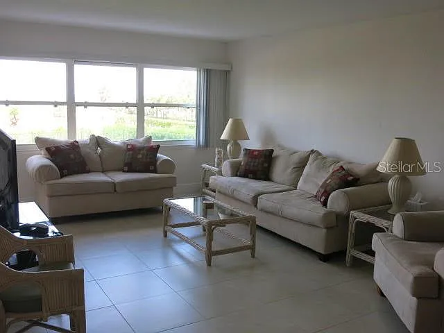 2 bed, 2.0 bath, 1111 sqft, $3,500 — Photo 3