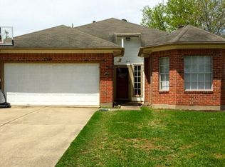 244 Almond Dr, Lake Jackson, TX 77566