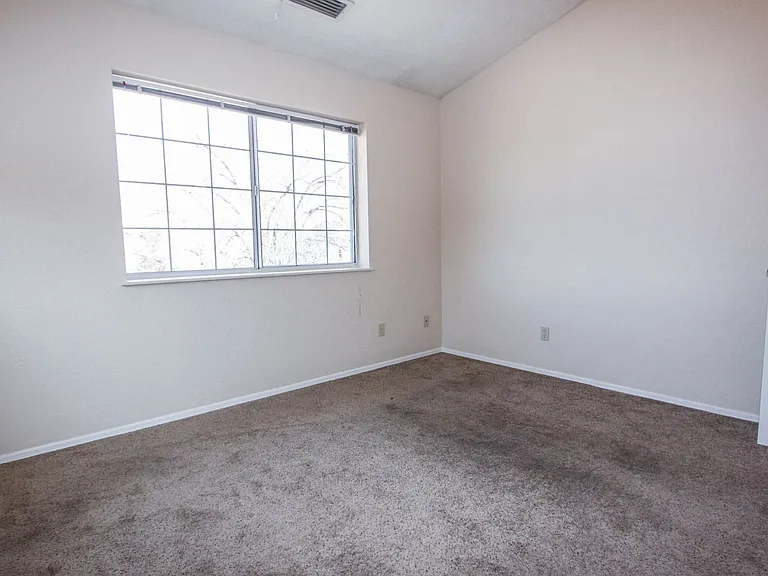 415 S Alarcon St — Photo 11