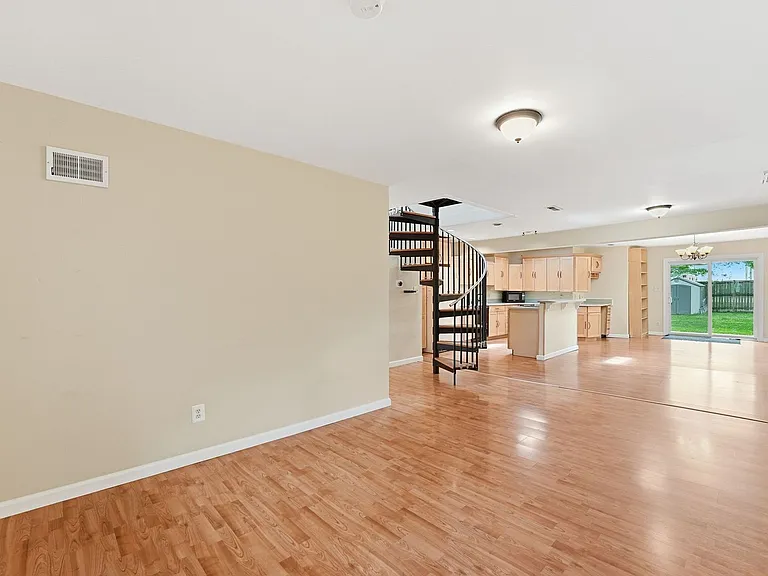 7605 Fisher Dr — Photo 3