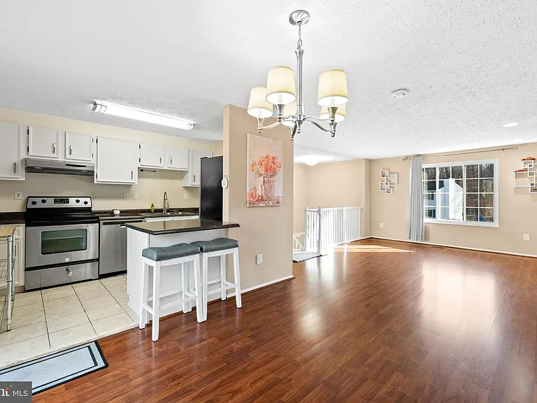 8469 Rippled Creek Ct — Photo 8