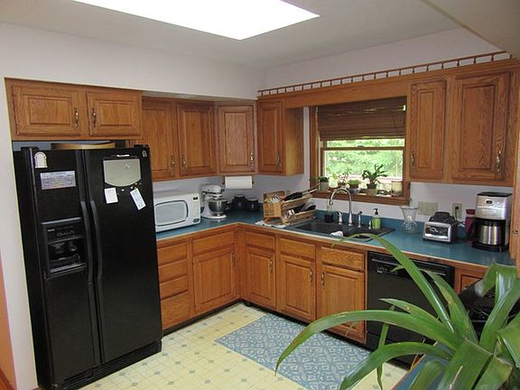 2nd image of 199 Parkwood Ave